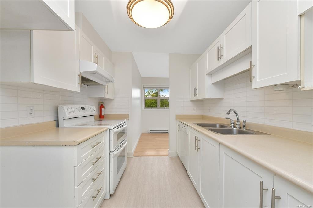 301-1694 Cedar Hill Cross Road, Saanich, BC, V8P 2P7 - 8