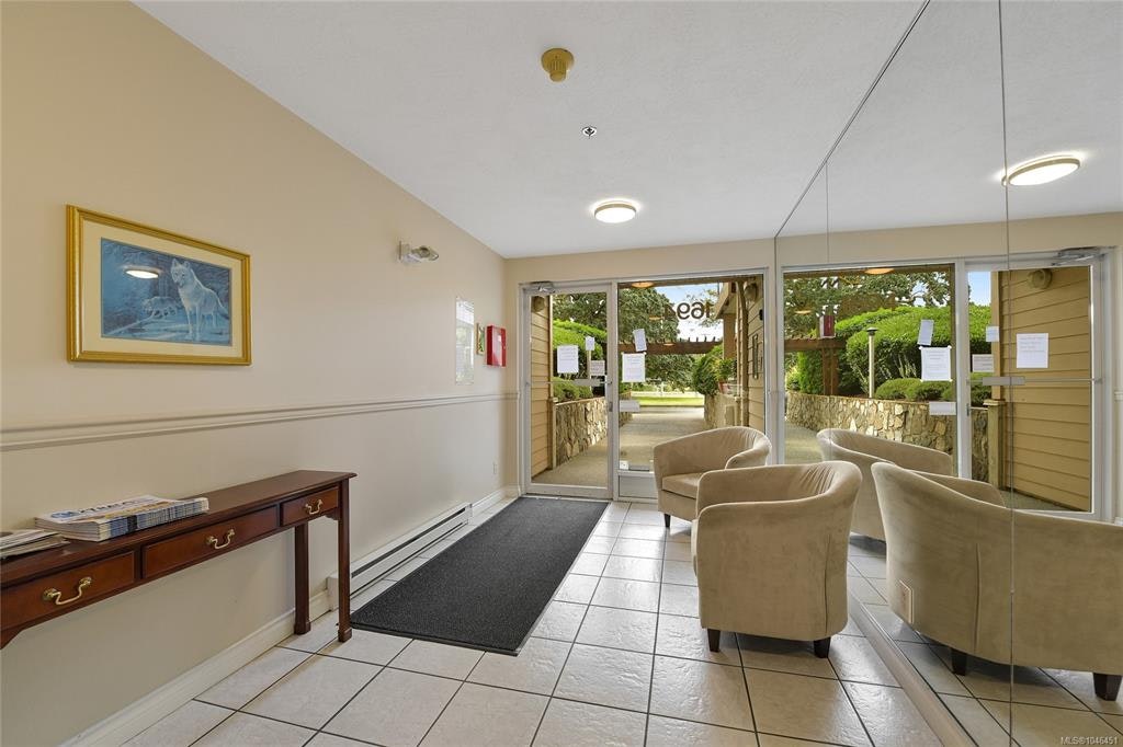 301-1694 Cedar Hill Cross Road, Saanich, BC, V8P 2P7 - 28