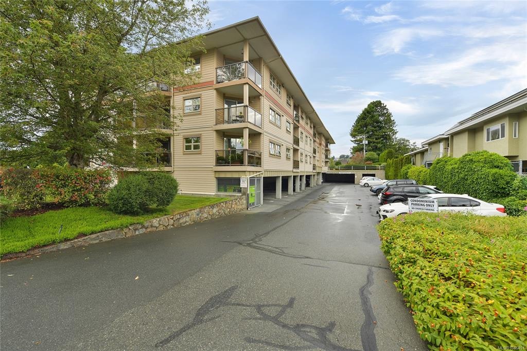 301-1694 Cedar Hill Cross Road, Saanich, BC, V8P 2P7 - 22