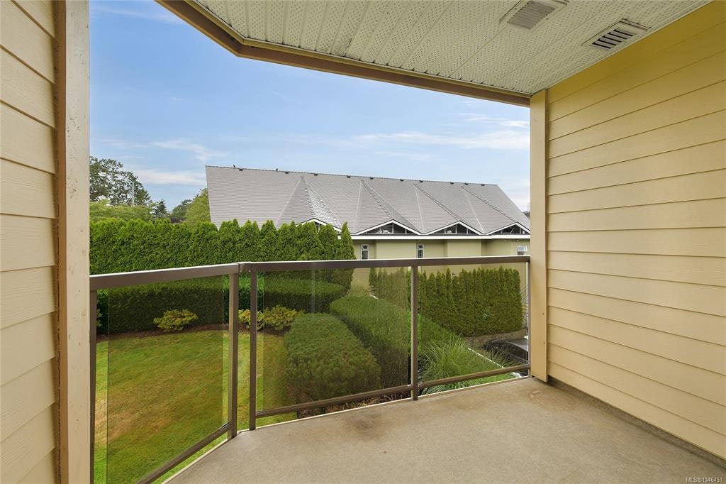 301-1694 Cedar Hill Cross Road, Saanich, BC, V8P 2P7 - 17