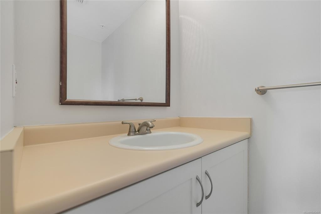 301-1694 Cedar Hill Cross Road, Saanich, BC, V8P 2P7 - 14