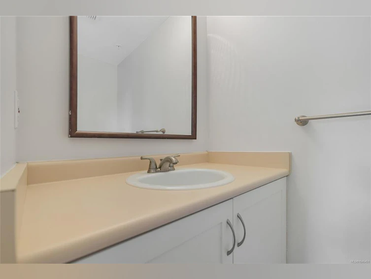 301-1694 Cedar Hill Cross Road, Saanich, BC, V8P 2P7 - 14