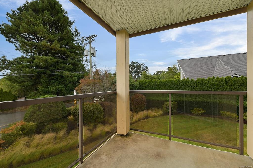 301-1694 Cedar Hill Cross Road, Saanich, BC, V8P 2P7 - 26