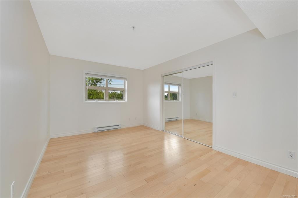 301-1694 Cedar Hill Cross Road, Saanich, BC, V8P 2P7 - 13