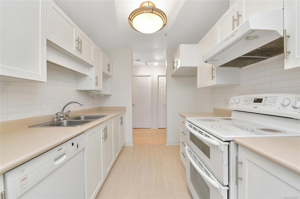 301-1694 Cedar Hill Cross Road, Saanich, BC, V8P 2P7 - 7