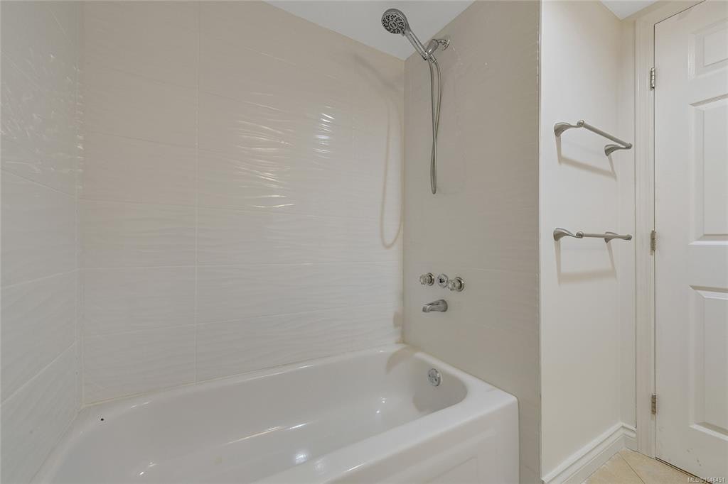 301-1694 Cedar Hill Cross Road, Saanich, BC, V8P 2P7 - 20
