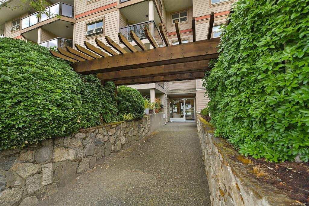 301-1694 Cedar Hill Cross Road, Saanich, BC, V8P 2P7 - 27