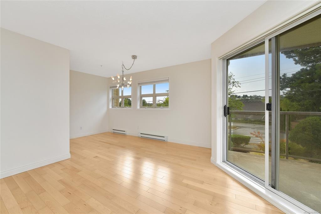 301-1694 Cedar Hill Cross Road, Saanich, BC, V8P 2P7 - 10