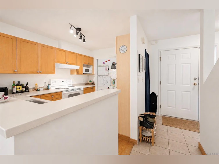 7-595 Gibson Street, Tofino, BC, V0R 2Z0 - 2