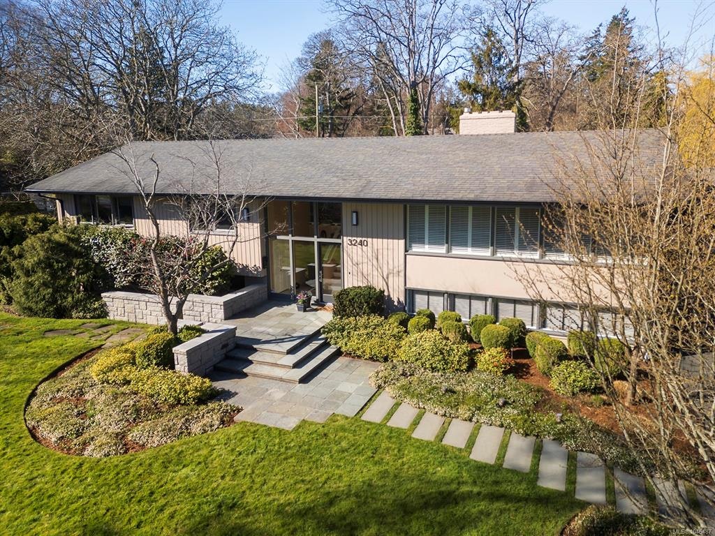 3240 Beach Drive, Oak Bay, BC, V8R 6L8