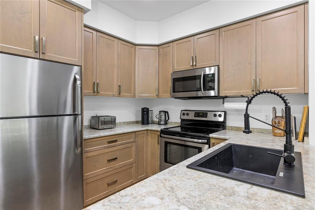 117-4960 Songbird Place - 3