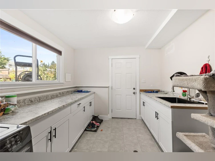 34 Mclean Street, Campbell River, BC, V9W 2L9 - 34