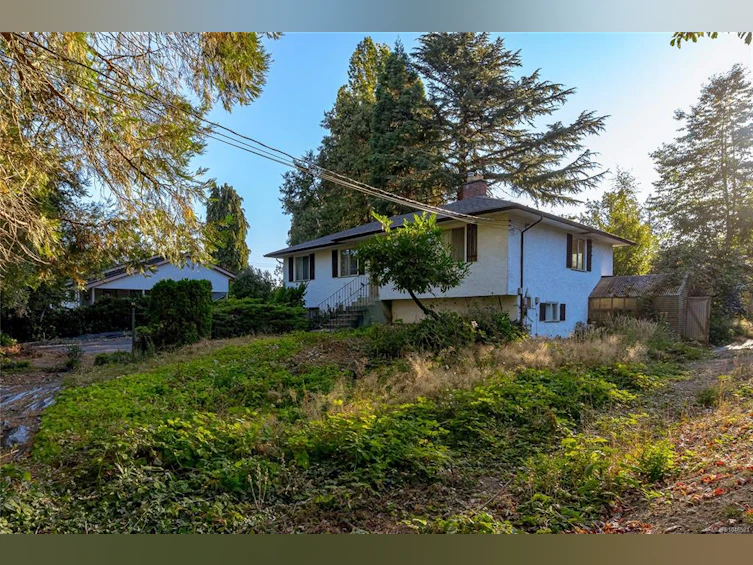5287 Santa Clara Avenue, Saanich, BC, V8Y 1W6 - 5