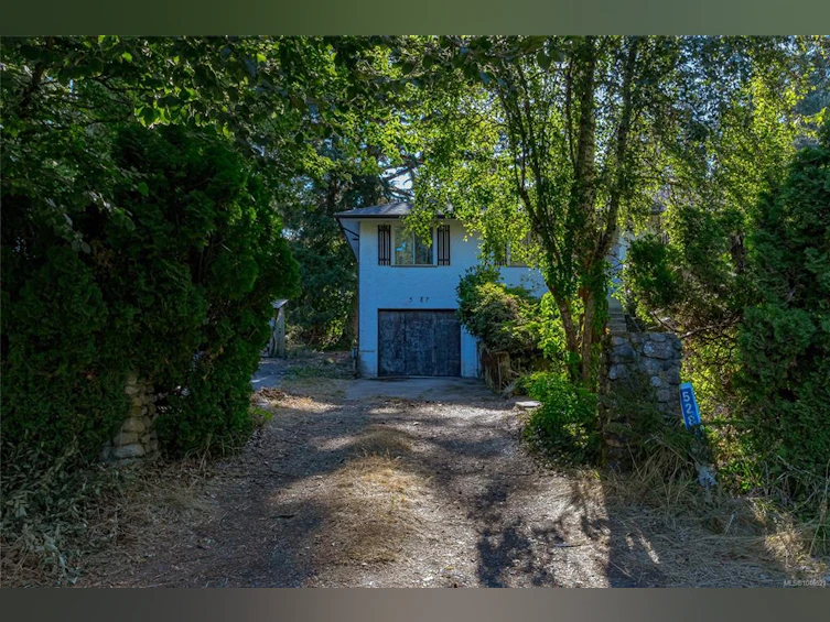 5287 Santa Clara Avenue, Saanich, BC, V8Y 1W6 - 3