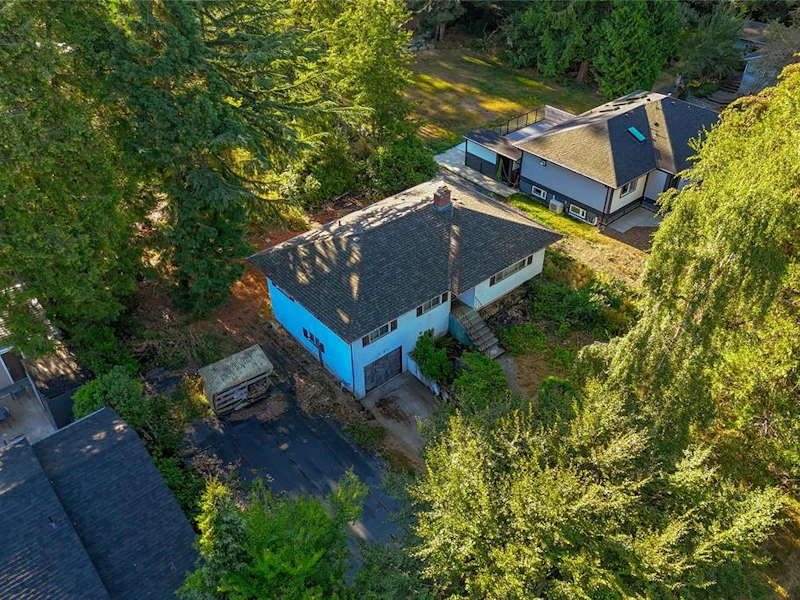 5287 Santa Clara Avenue, Saanich BC V8Y 1W6