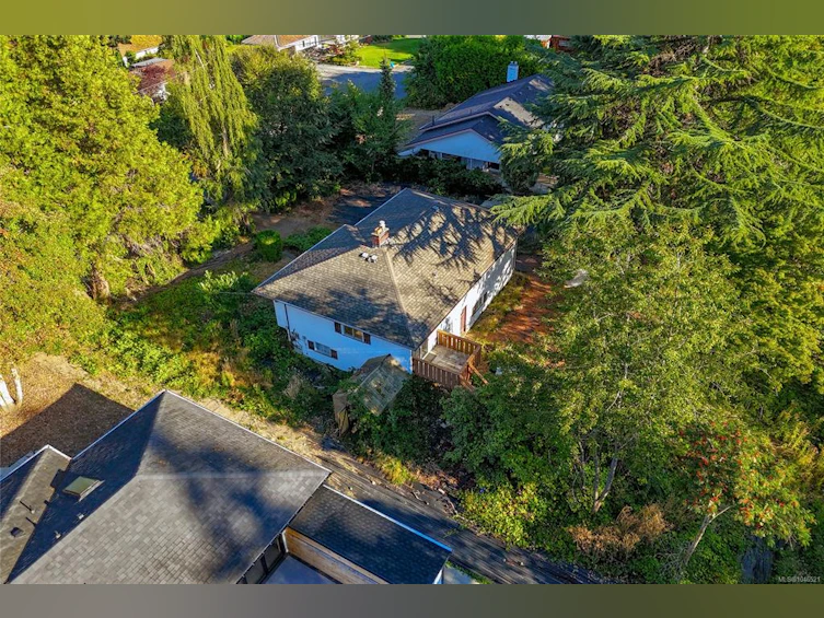 5287 Santa Clara Avenue, Saanich, BC, V8Y 1W6 - 2