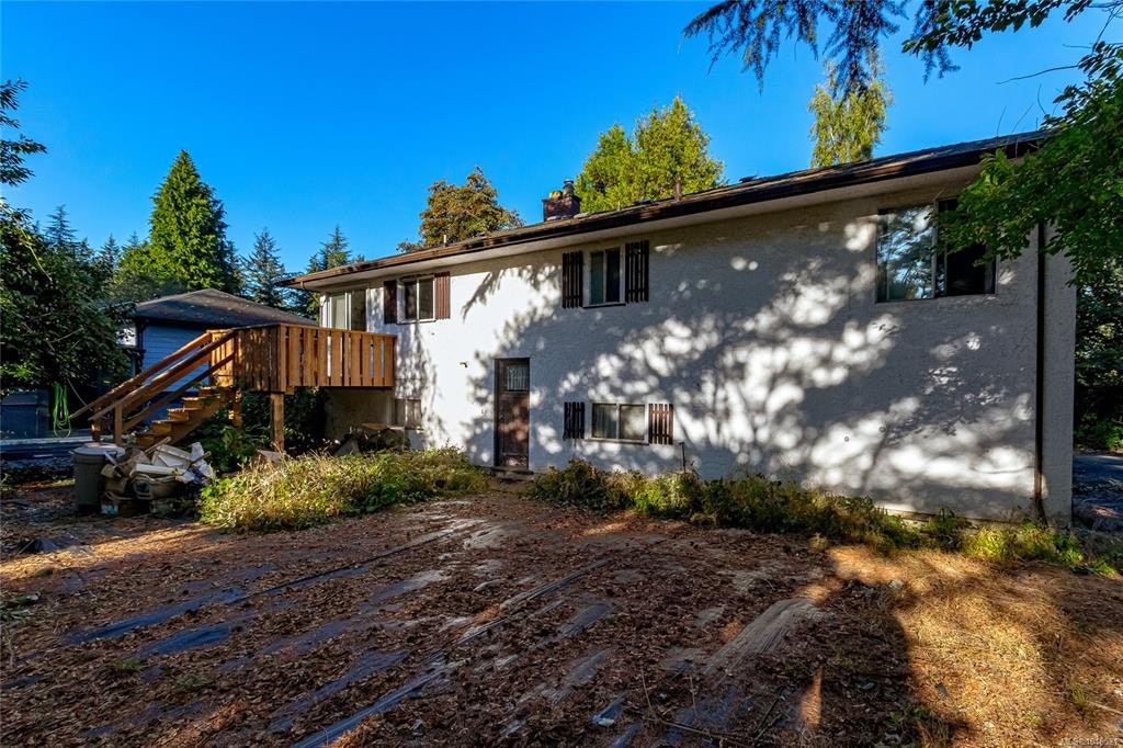 5287 Santa Clara Avenue, Saanich, BC, V8Y 1W6 - 6