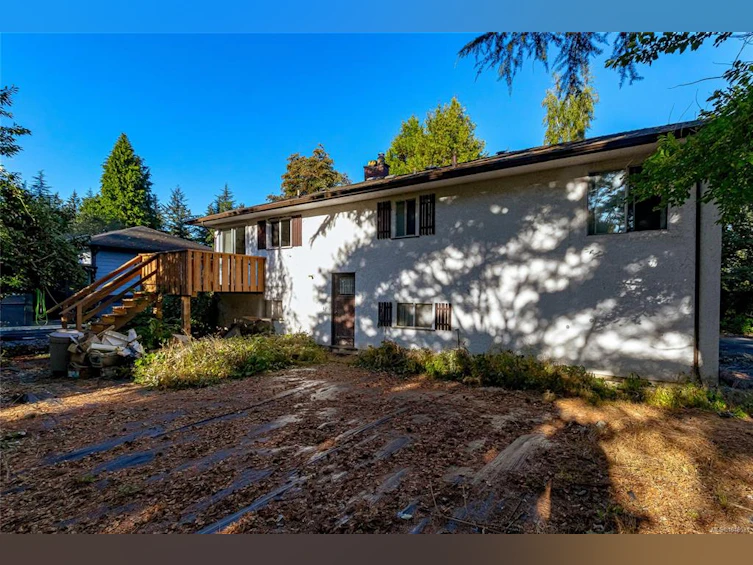 5287 Santa Clara Avenue, Saanich, BC, V8Y 1W6 - 6