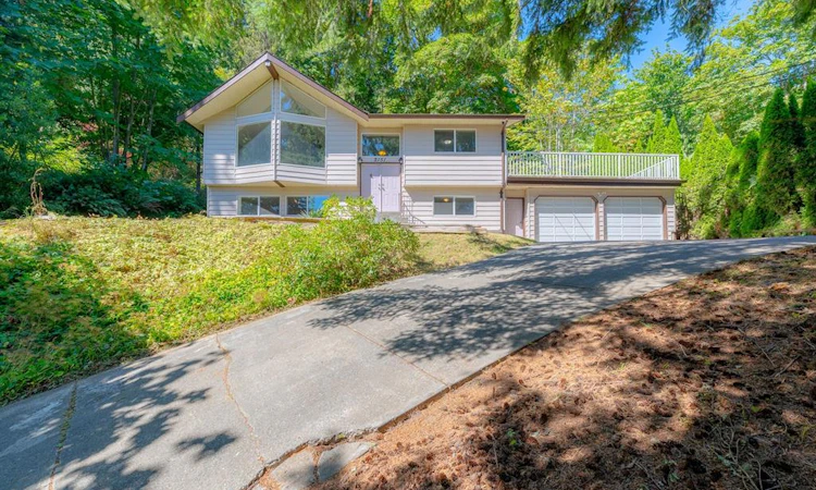 2151 Lakeside Drive