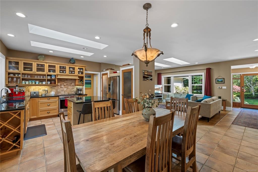 825 E Fern Road, Qualicum Beach, BC, V9K 1M3 - 22