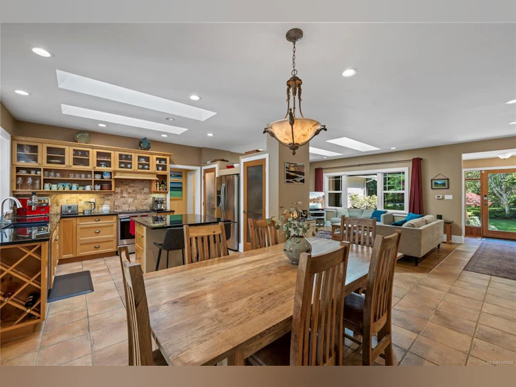825 E Fern Road, Qualicum Beach, BC, V9K 1M3 - 22