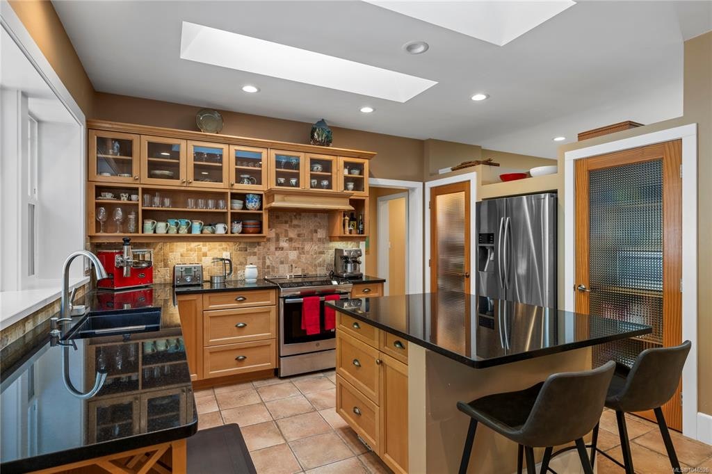 825 E Fern Road, Qualicum Beach, BC, V9K 1M3 - 23
