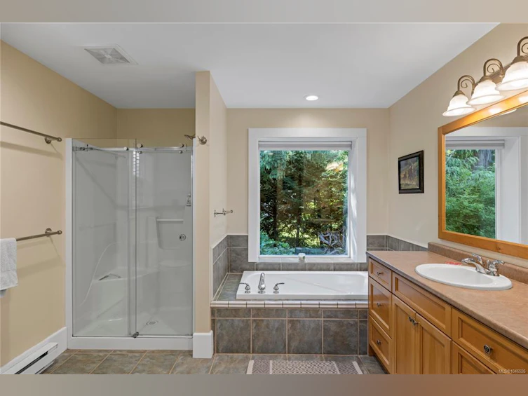 825 E Fern Road, Qualicum Beach, BC, V9K 1M3 - 21