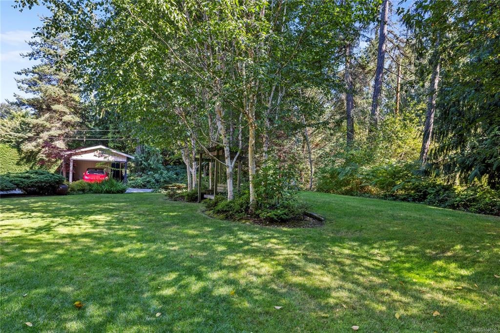 825 E Fern Road, Qualicum Beach, BC, V9K 1M3 - 46