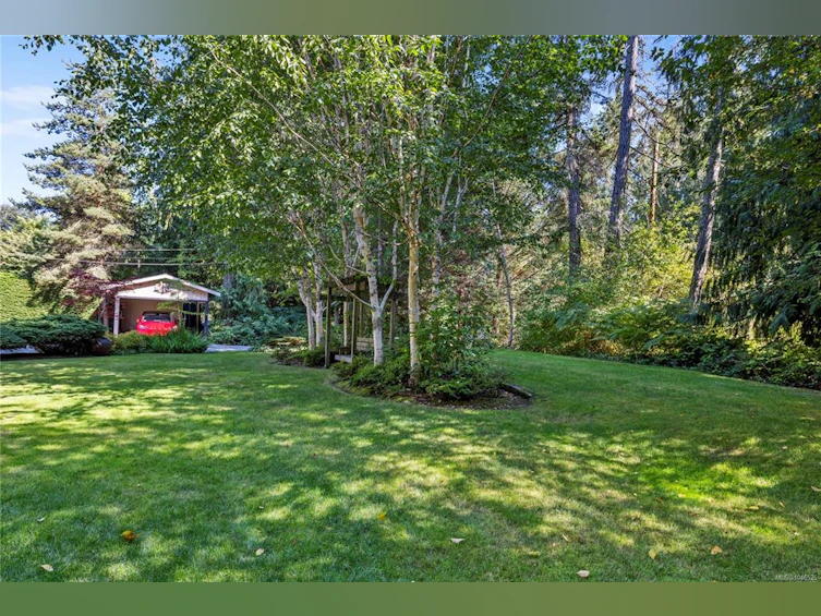 825 E Fern Road, Qualicum Beach, BC, V9K 1M3 - 46