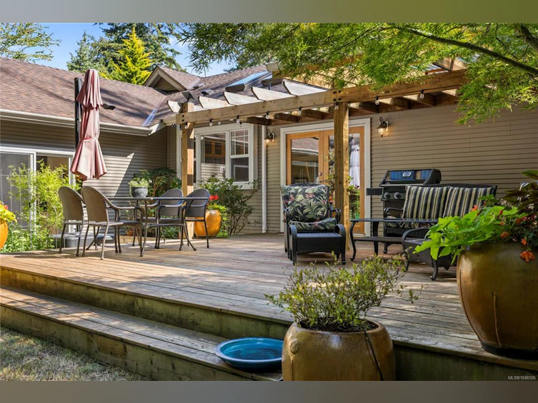 825 E Fern Road, Qualicum Beach, BC, V9K 1M3 - 6