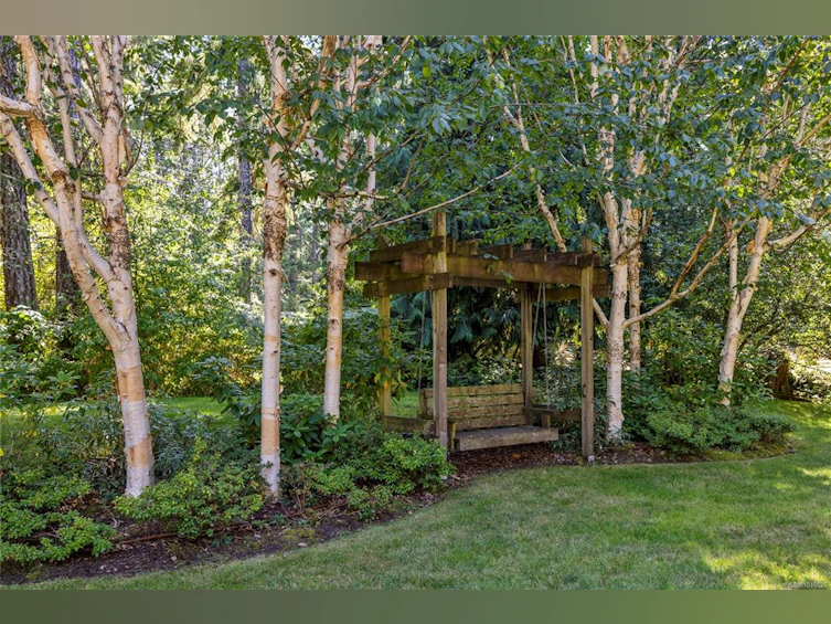 825 E Fern Road, Qualicum Beach, BC, V9K 1M3 - 47