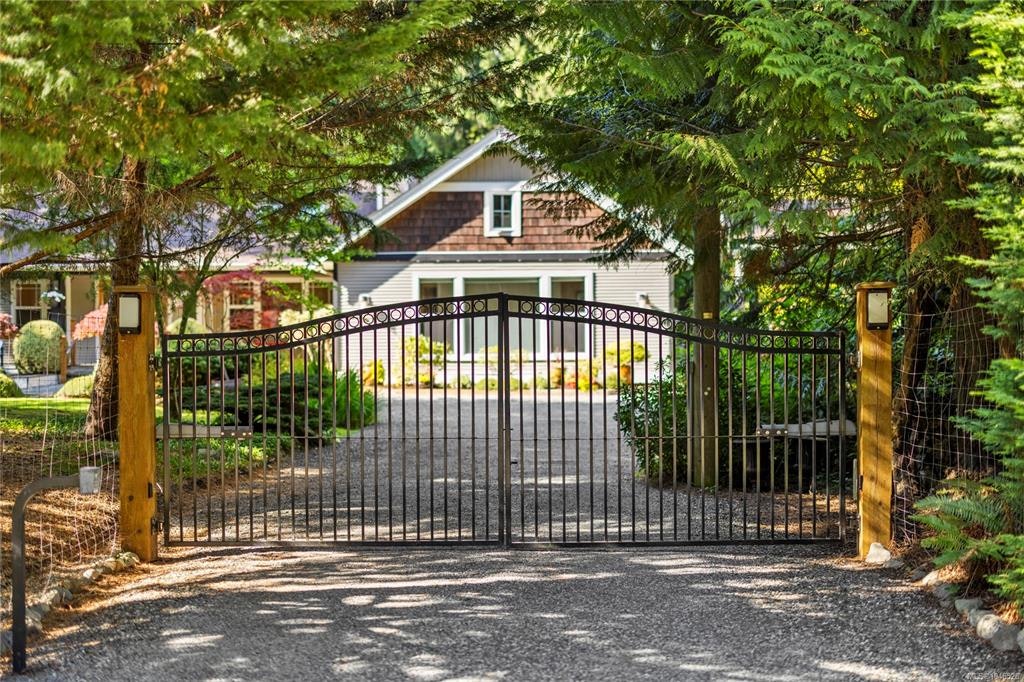 825 E Fern Road, Qualicum Beach, BC, V9K 1M3 - 12