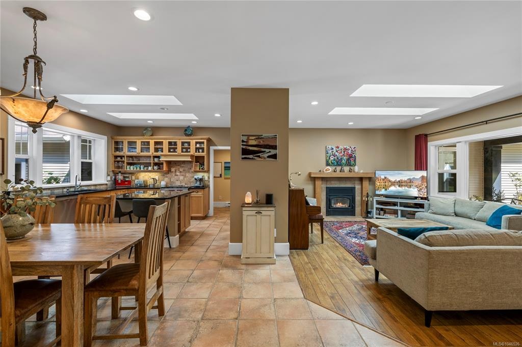825 E Fern Road, Qualicum Beach, BC, V9K 1M3 - 17