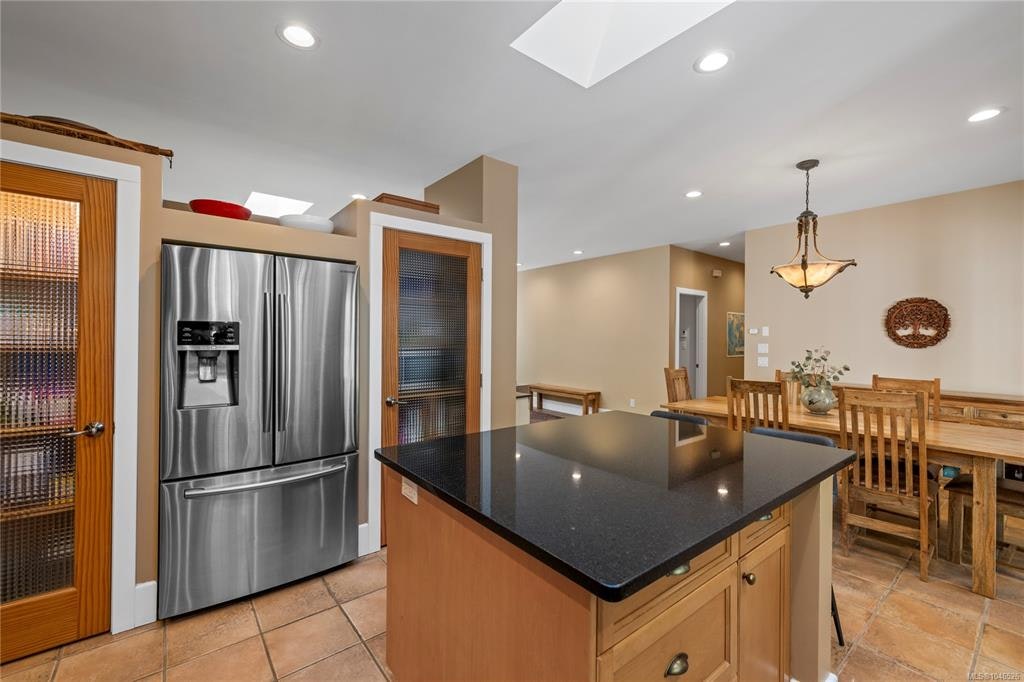 825 E Fern Road, Qualicum Beach, BC, V9K 1M3 - 25