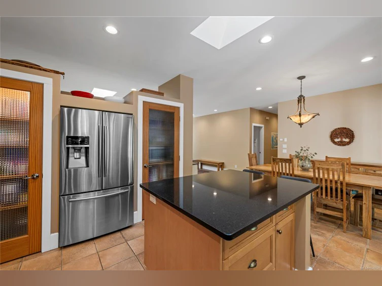 825 E Fern Road, Qualicum Beach, BC, V9K 1M3 - 25