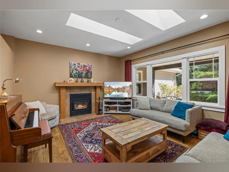 825 E Fern Road, Qualicum Beach, BC, V9K 1M3 - 2