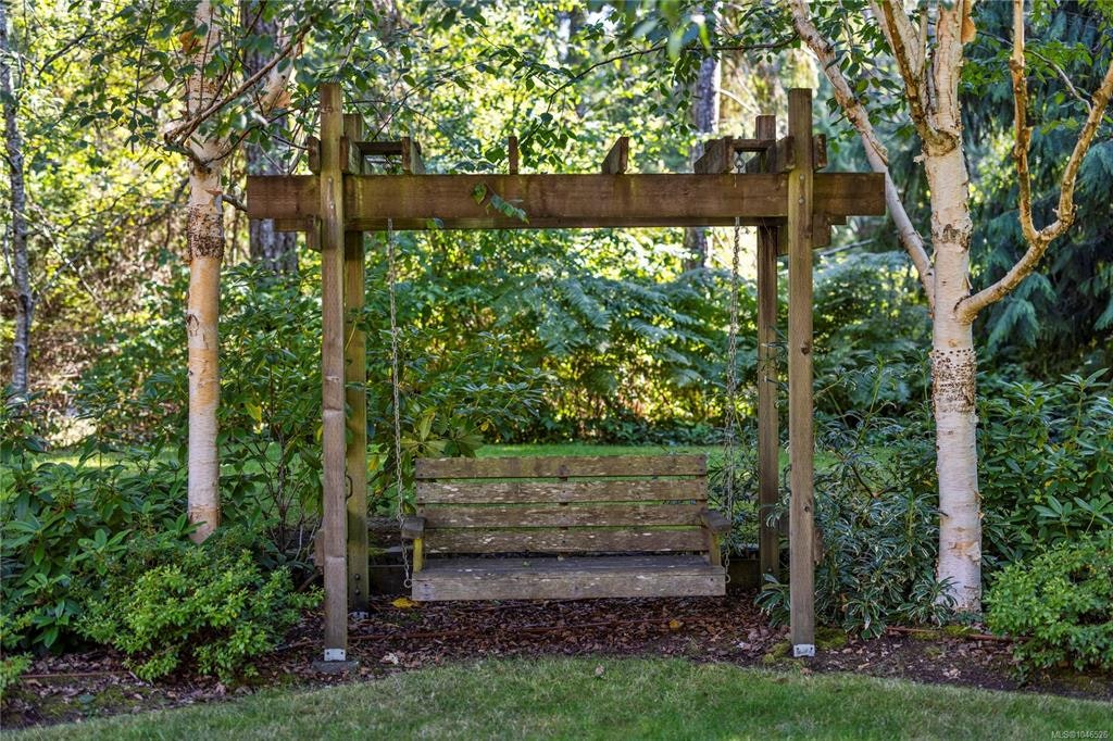 825 E Fern Road, Qualicum Beach, BC, V9K 1M3 - 9