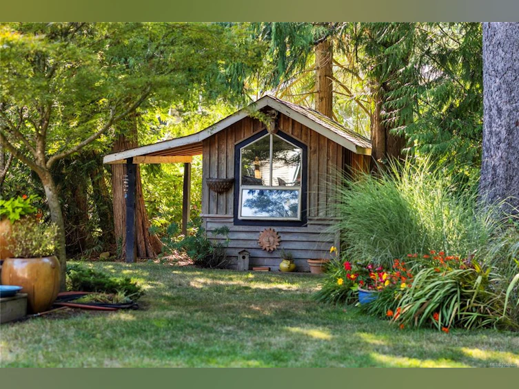 825 E Fern Road, Qualicum Beach, BC, V9K 1M3 - 8