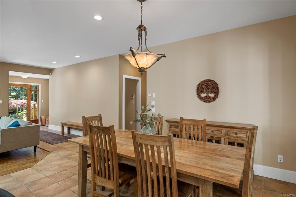 825 E Fern Road, Qualicum Beach, BC, V9K 1M3 - 24