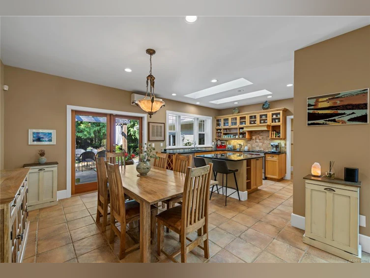 825 E Fern Road, Qualicum Beach, BC, V9K 1M3 - 4