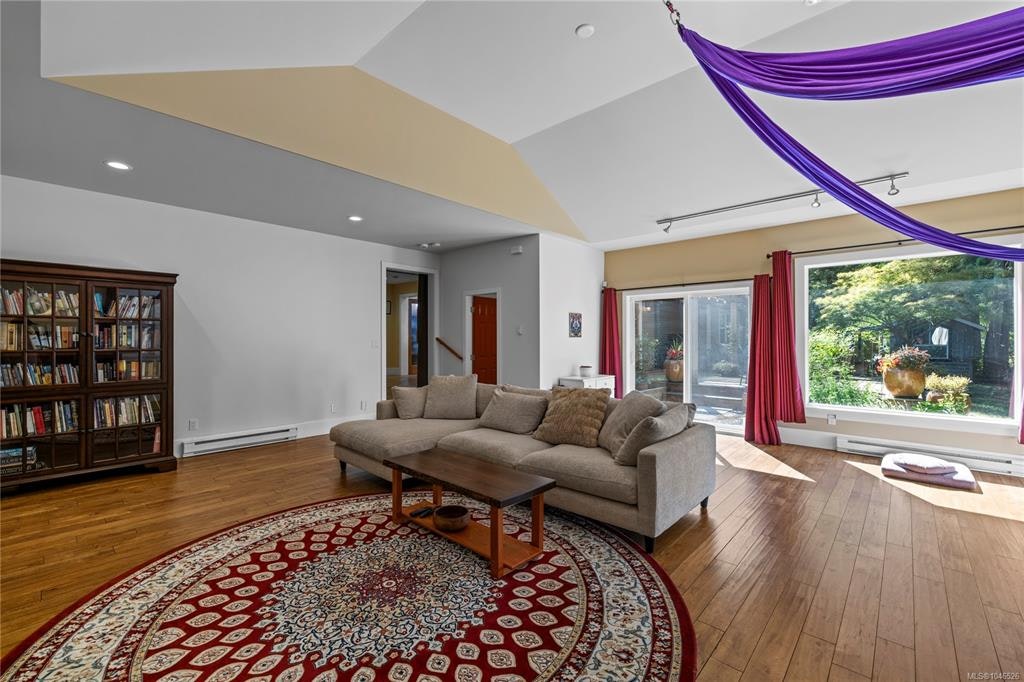 825 E Fern Road, Qualicum Beach, BC, V9K 1M3 - 34