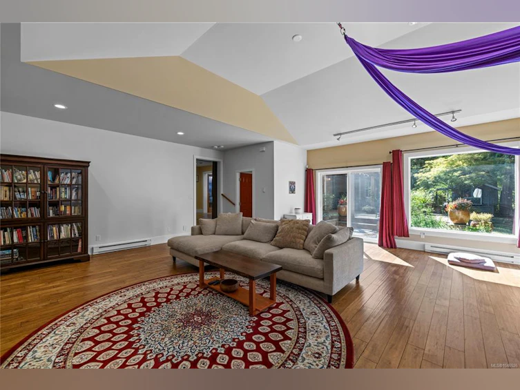 825 E Fern Road, Qualicum Beach, BC, V9K 1M3 - 34