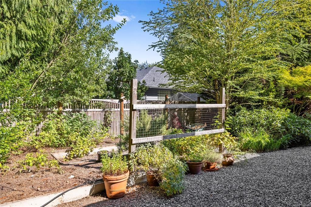 825 E Fern Road, Qualicum Beach, BC, V9K 1M3 - 62