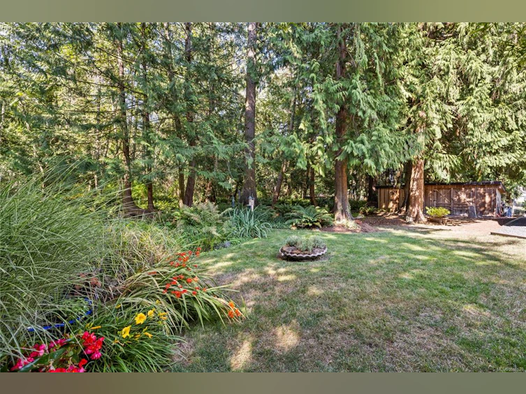 825 E Fern Road, Qualicum Beach, BC, V9K 1M3 - 54