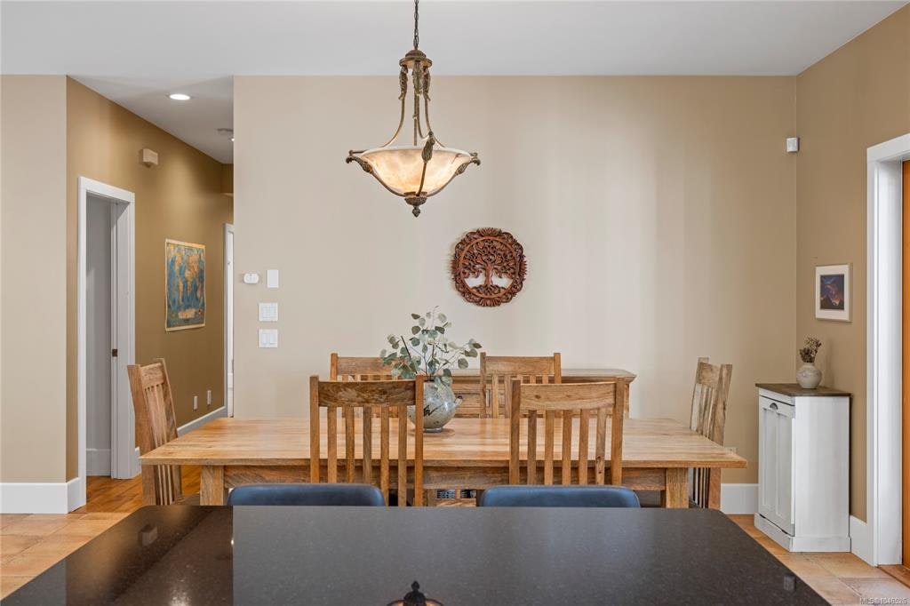 825 E Fern Road, Qualicum Beach, BC, V9K 1M3 - 27