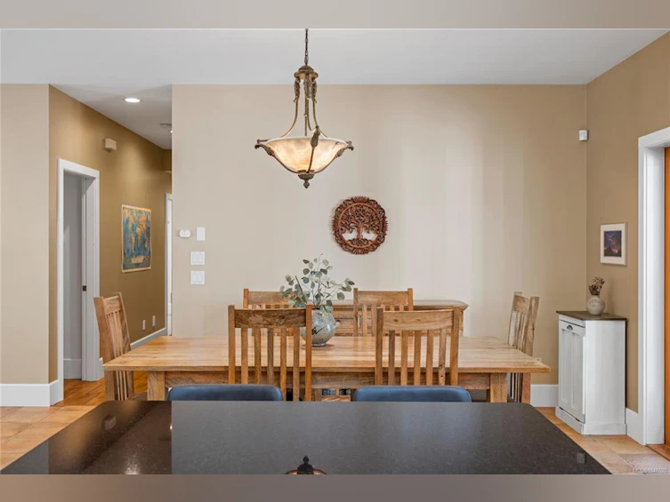 825 E Fern Road, Qualicum Beach, BC, V9K 1M3 - 27