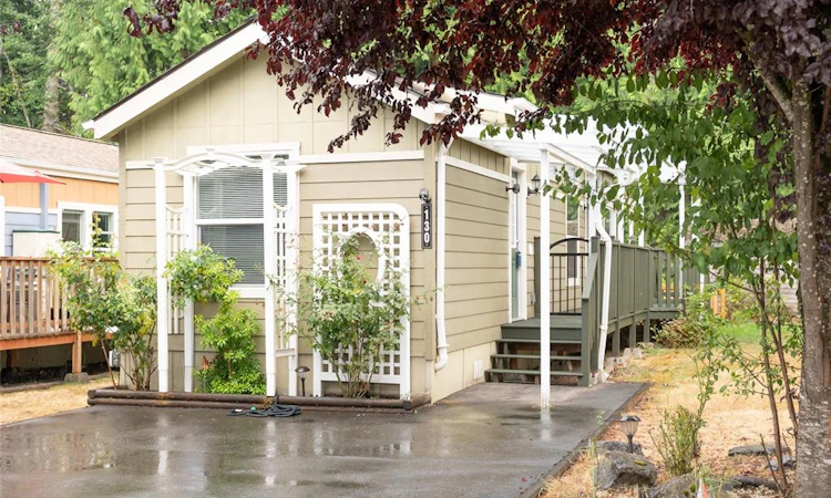 130-3042 River Road