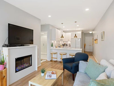 303-2348 Beacon Avenue - 5