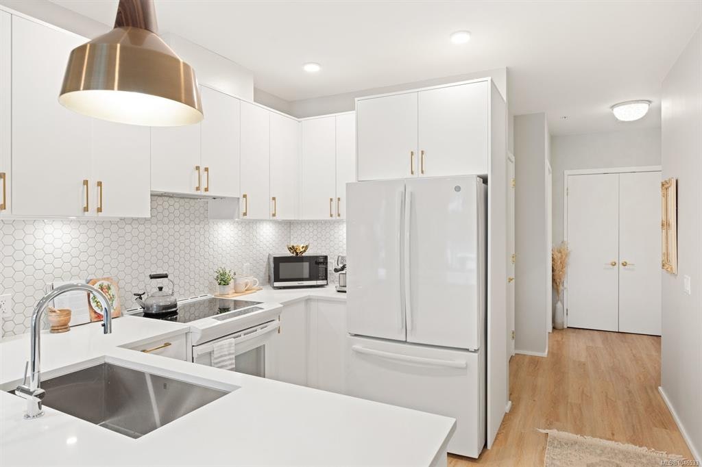 303-2348 Beacon Avenue - 2