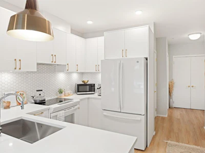 303-2348 Beacon Avenue - 2